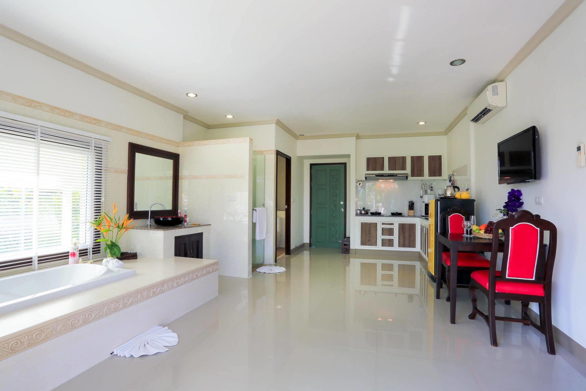 Naka Resort Bãi biển Kamala Ngoại thất bức ảnh