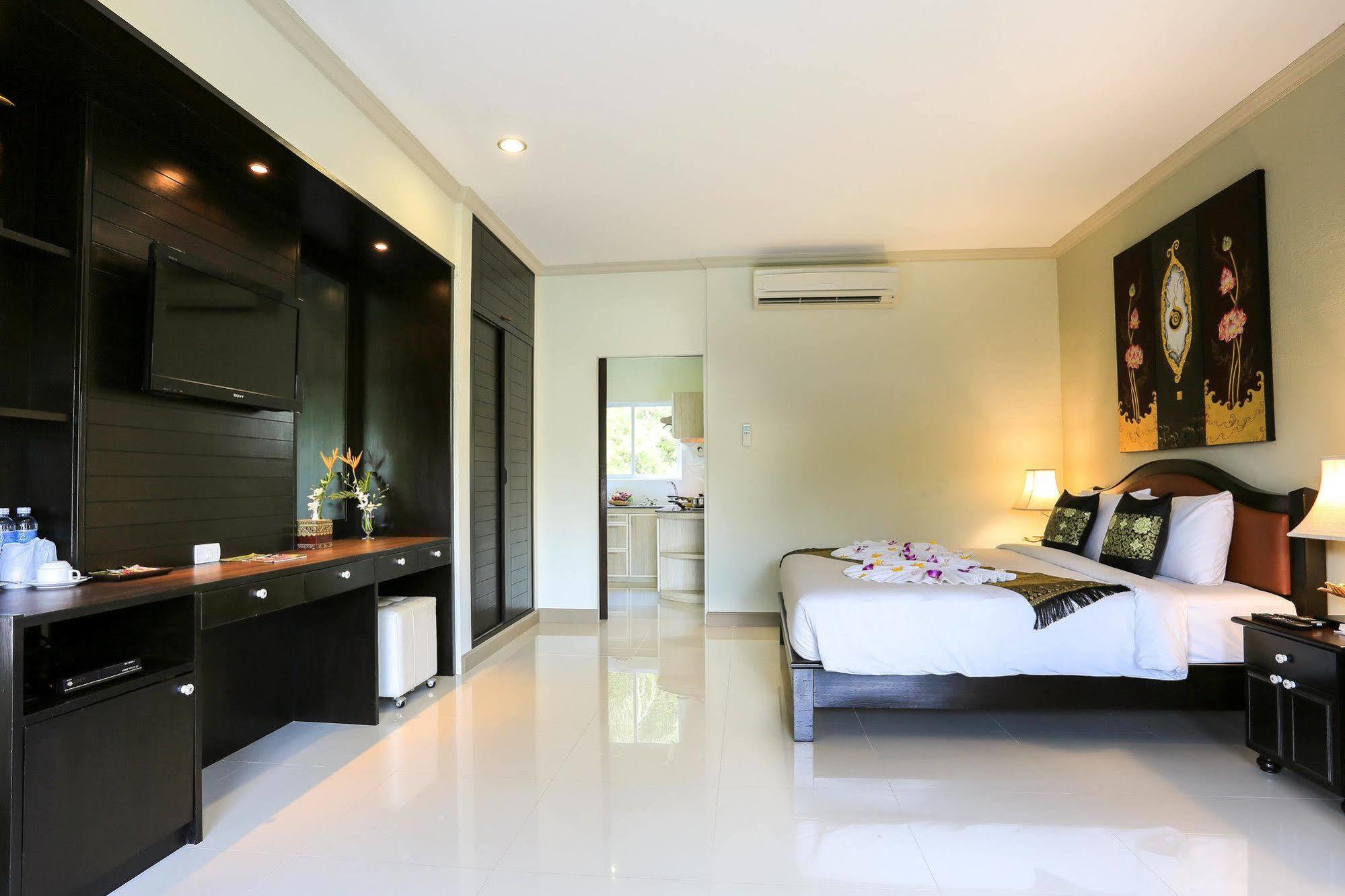 Naka Resort Bãi biển Kamala Ngoại thất bức ảnh