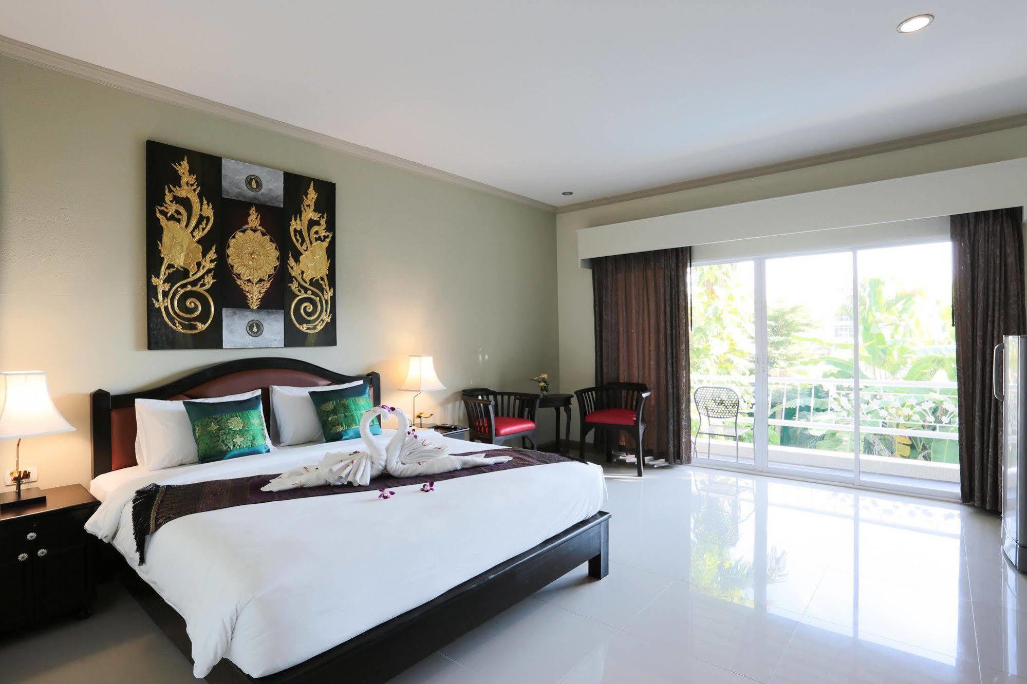 Naka Resort Bãi biển Kamala Ngoại thất bức ảnh